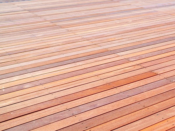 お庭の目隠しは外構計画の大切なポイント:ハードウッド