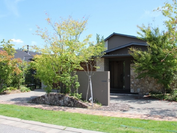 玄関アプローチの素材選びのポイント；アプローチ