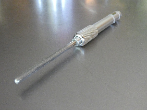 初心者でもできる剪定ばさみの手入れ方法：コンパクトなシャープナー